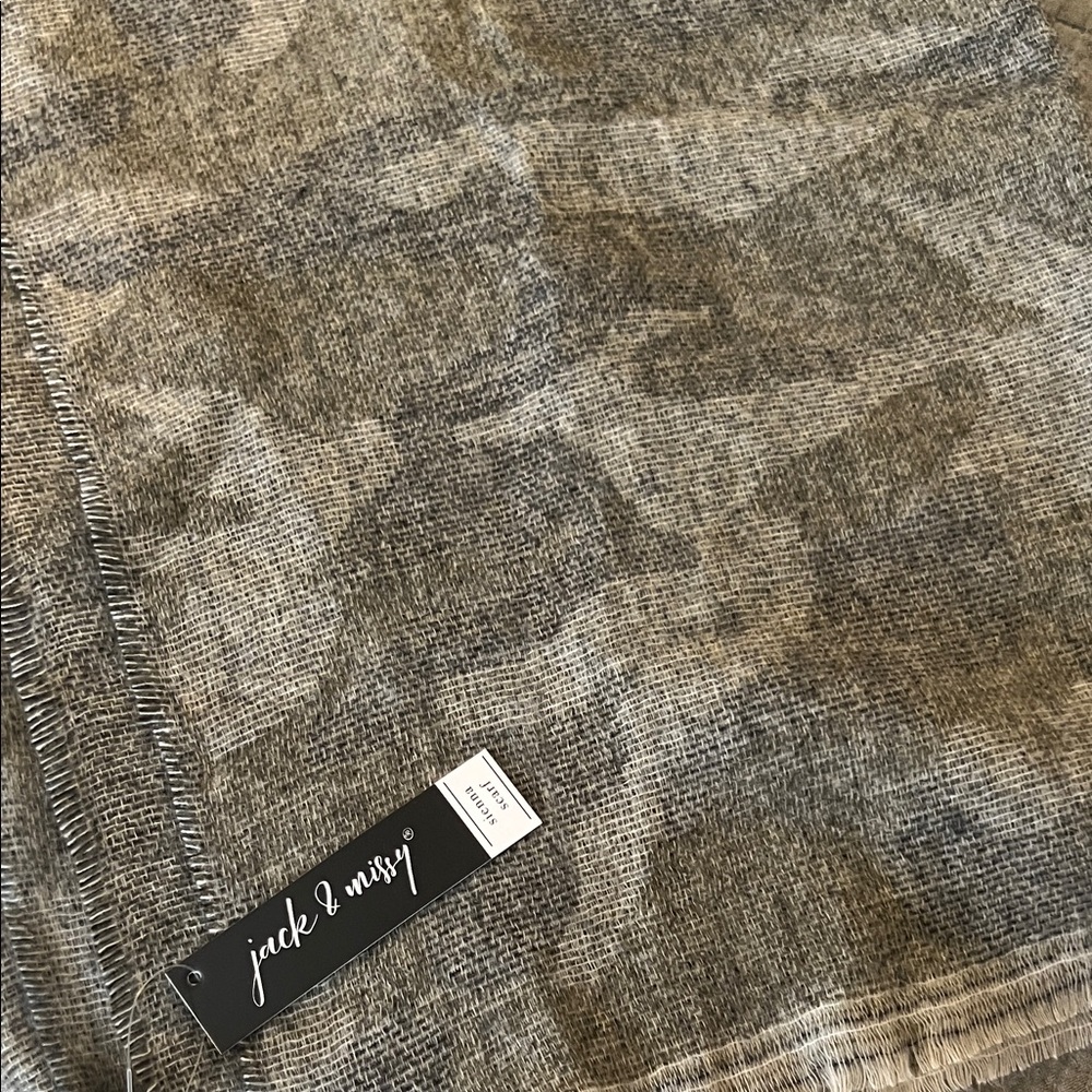 Gray Camouflage Shawl - Picture 3 of 3